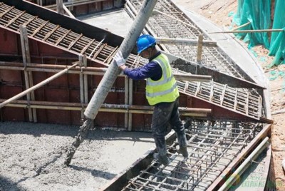 江西定南新陽智慧風電場首臺風機基礎順利澆筑完成，綠色能源建設邁出關鍵一步