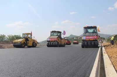 亞運會重要配套工程--杭州繞城西復線杭紹段啟動大面積瀝青施工